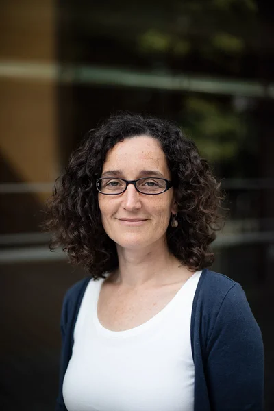 Portraitfoto von Stefanie Lüdicke