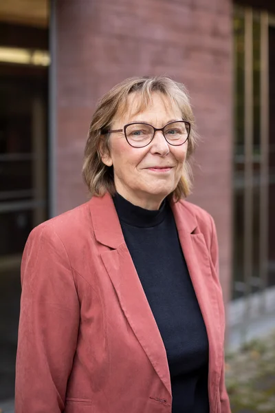 Portraitfoto von Prof. Dr.  Vera Luthardt