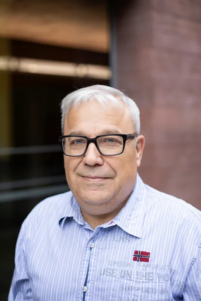 Portraitfoto von Dipl.-Ing. Maik Dirsat