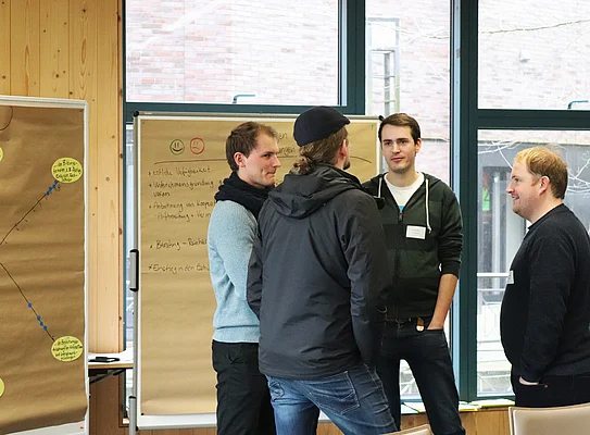 Landwirte im Gespräch beim Ausloten einer neuen Wertschöpfungskette im Bio-Gemüse