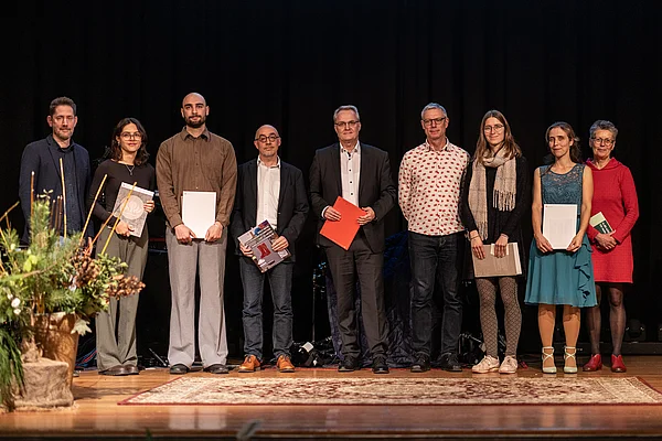 Menschen auf der Bühne