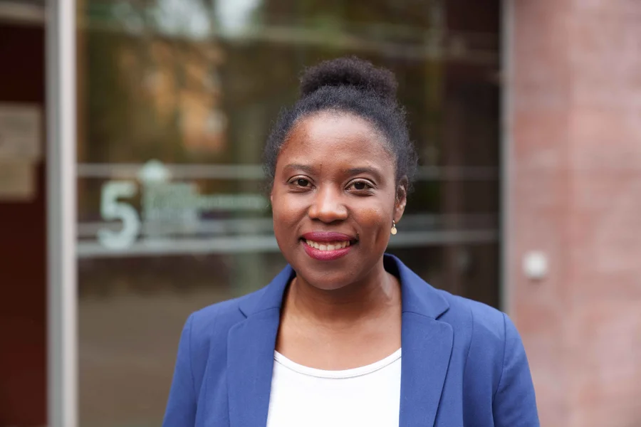 Portraitfoto von Josiane Lowe