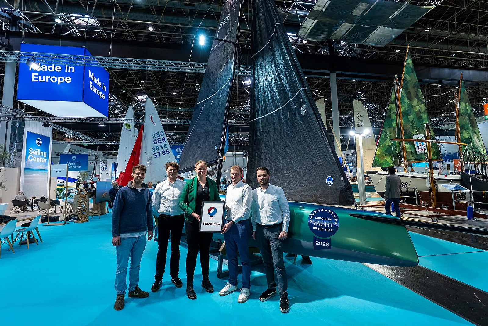 Das Team von HNEE und Jan Brügge Bootsbau GmbH erhält den Seifriz-Preis. 