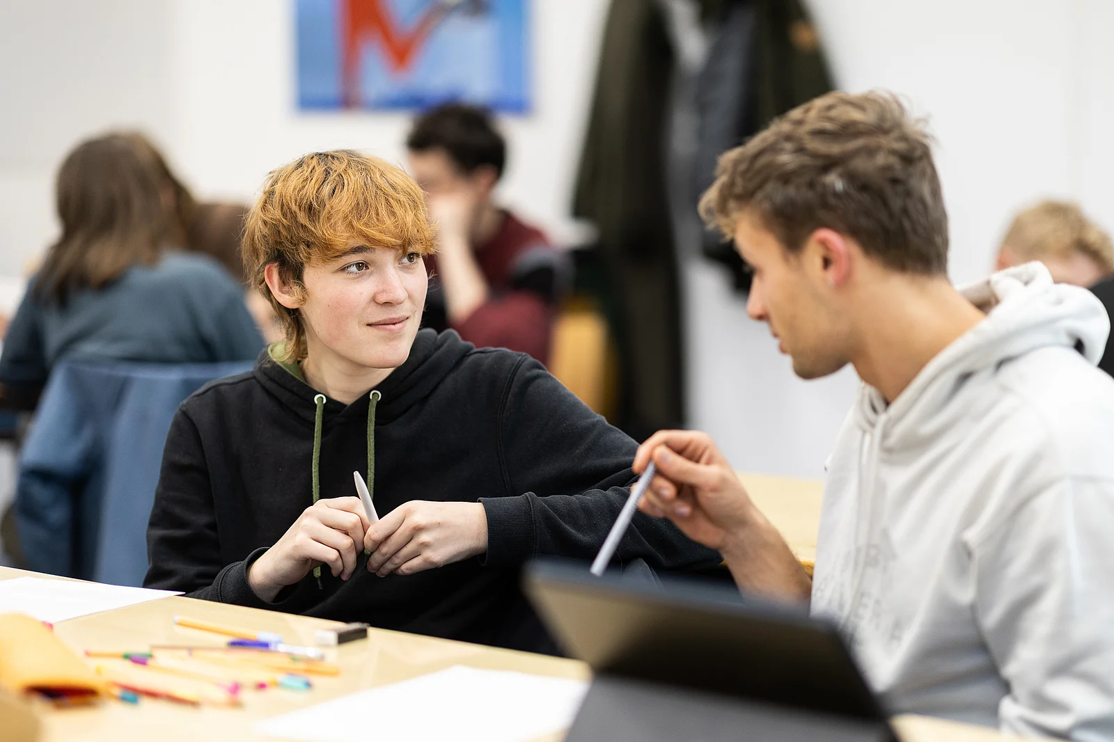 Studierende bei einer Partnerübung 