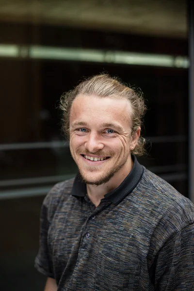 Portraitfoto von Nils Zahn