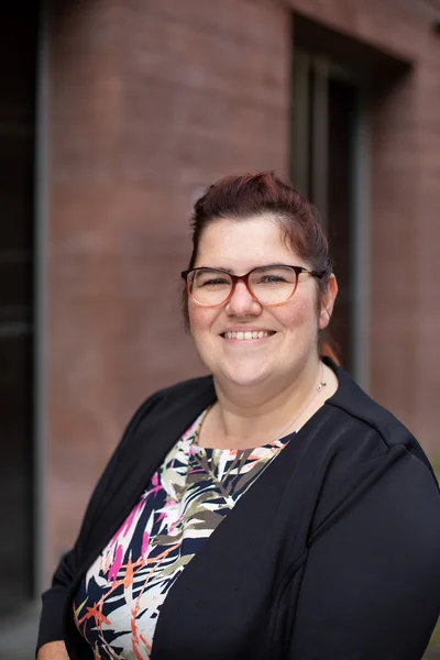 Portraitfoto von Julia Tschiersnitz