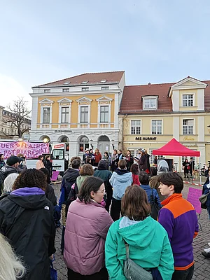 Frauenstreik in der LH Potsdam