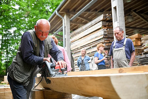 Neue Bänke für den Rundwanderweg