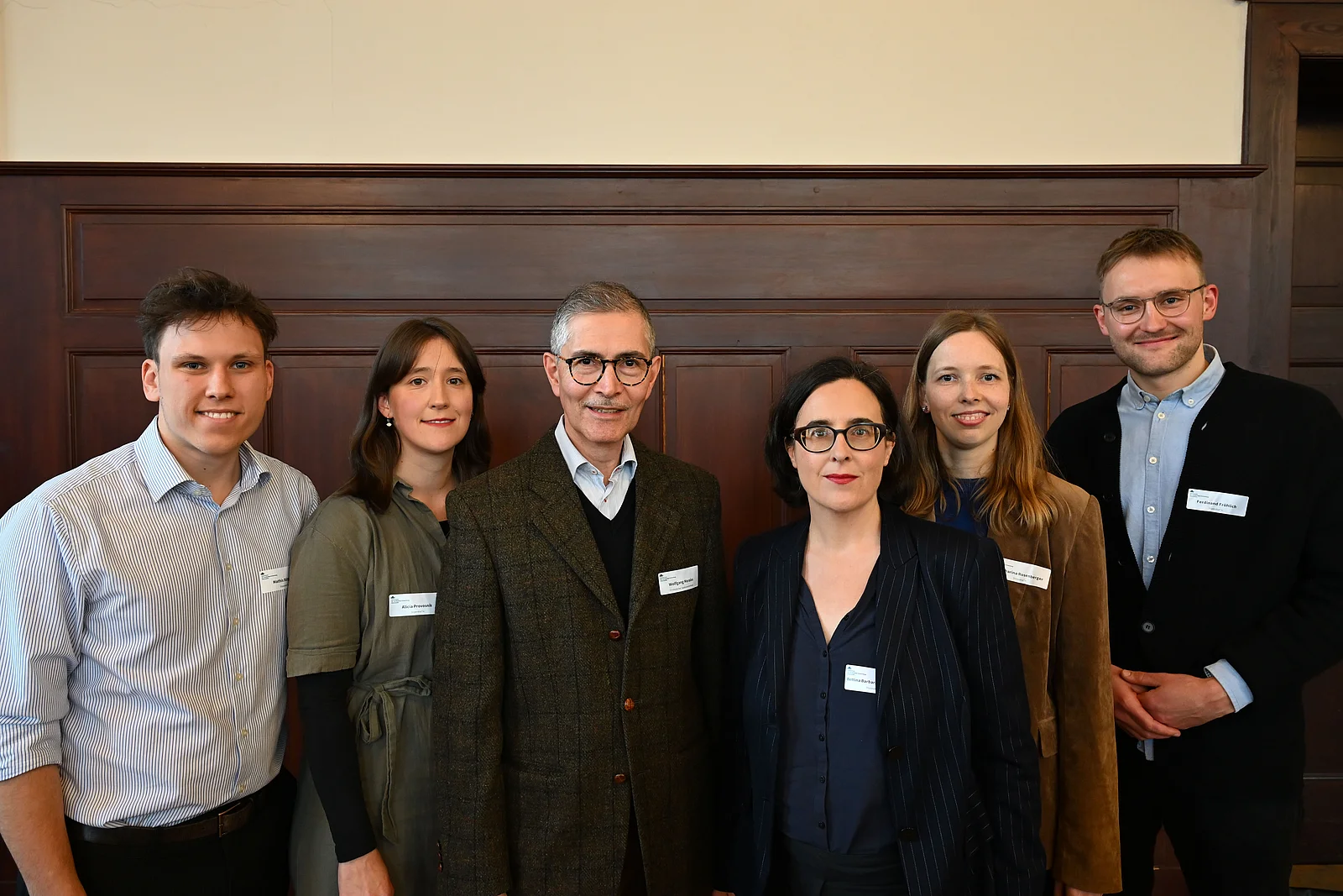 Ein Gruppenfoto mit den 5 Stipendiatinnen und dem Förderer des Deutschlandstipendiums.