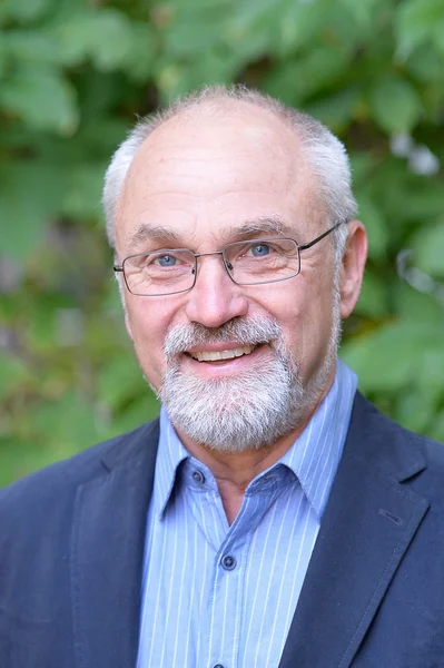 Portraitfoto von Prof. Dr. Wilhelm-Günther Vahrson