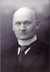 Das Bild zeigt den jungen Prof. Dr. Johannes Schubert